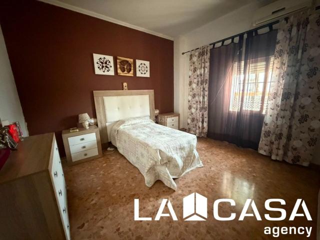 Casa en venta en Dos Hermanas, Centro Doña Mercedes. Casa de 211 m con 3 dormitorios en buen estado en Cerro Blanco, Dos Hermanas. Casas Dos.