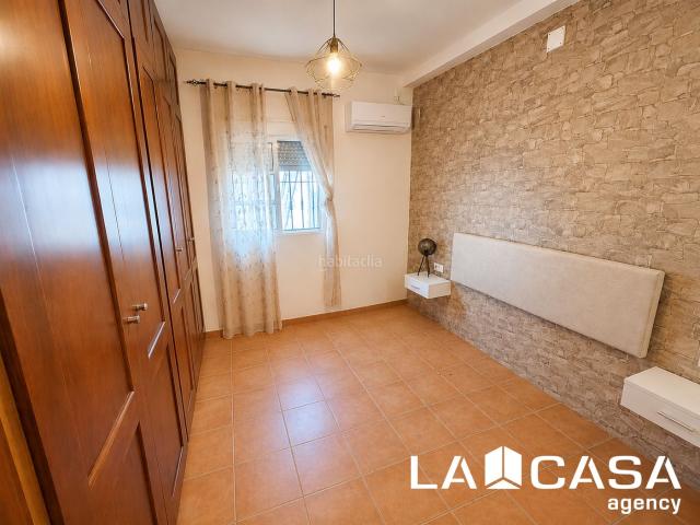 Casa en venta en Dos Hermanas, Centro Doña Mercedes. Casa en planta baja de dos dormitorios, garaje y terraza. Casas Dos.