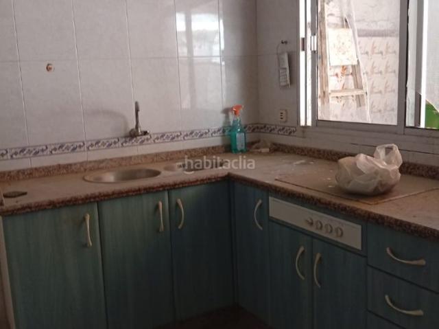 Casa en venta en Dos Hermanas, El Arenal La Pólvora. Casa PAR REFORMAR en Dos Hermanas, zona Julio Carrasco La Polvora. La casa se divide en dos plantas, en la planta baja dos habit. Casas Dos.