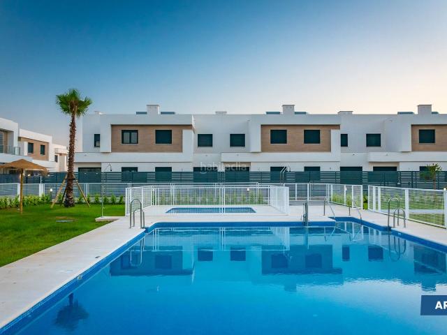 Casa en venta en Dos Hermanas, Entrenúcleos. Casas Dos.