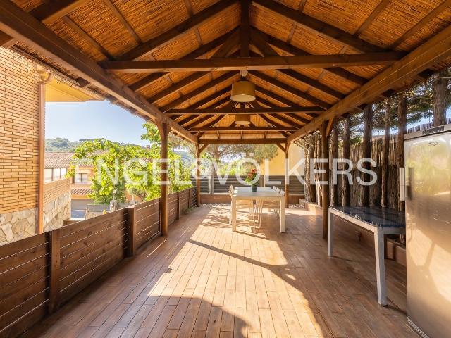 Casa en venta en Dosrius, Dosrius Poble. Bonita casa independiente, con piscina, jardín y chimenea en Dosrius. Casas.