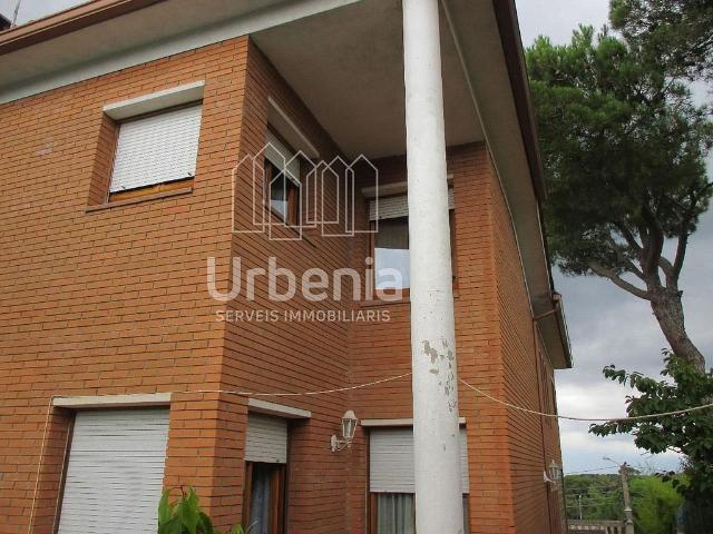 Casa en venta en Dosrius, de 240 m² 4 habitaciones por 400.000