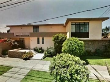 SE VENDE ESTUPENDA CASA EN ESQUINA EN URBANIZACION ROSEDAL MIRAFLORES