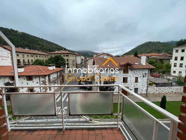 Casa en venta en Ezcaray. CASA CON NAVE AL LADO DEL AYUNTAMIENTO Y CENTRO DE SALUD. Casas.