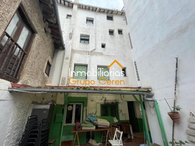 Casa en venta en Ezcaray. CASA EN EL CENTRO COMERCIAL DEL PUEBLO. Casas.