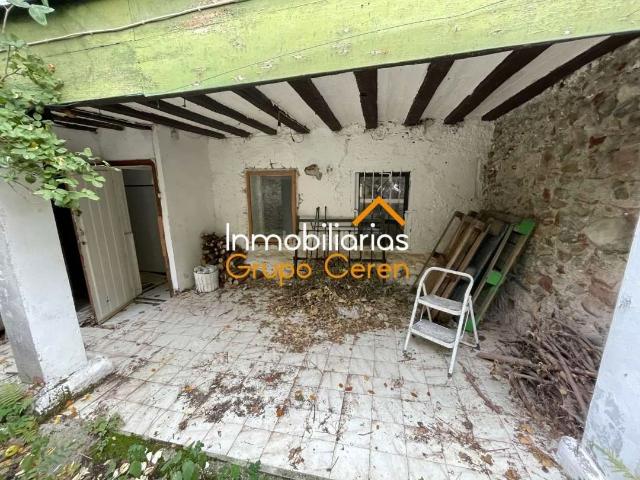 Casa en venta en Ezcaray. VENTA DE CASA EN EL CENTRO DE EZCARAY, POSIBILIDAD DE ALQUILAR EL LOCAL COMERCIAL DE 120M2. Casas.