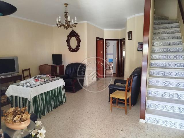 Casa en venta en Écija. Casa en venta en Ferrocarril, 4 dormitorios. Casas.