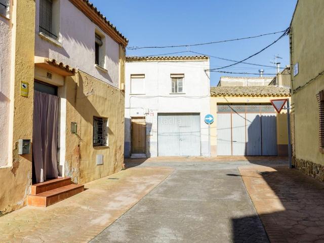 Casa en venta en Ejea de los Caballeros. UNA CASA INDEPENDIENTE EN LA CORONA TRANQUILIDAD Y AIRE ROMÁNTICO. Casas Ejea de los.