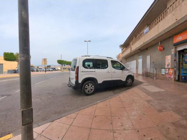 Casa en venta en Ejido El, Matagorda. Edificio de 3 grandes viviendas y 2 locales comerciales, se vende todo junto o por separado. Casas Ejido.