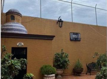 CASA EN VENTA EN EL CENTRO DE TLAQUEPAQUE