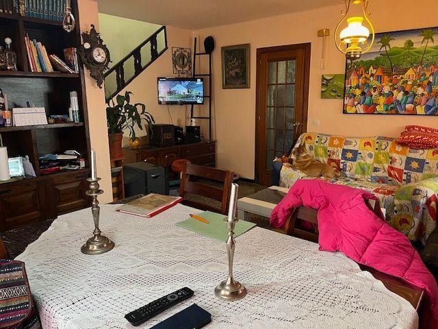 CASA EN VENTA EN EL CENTRO DE SANTA CRISTINA DE ARO