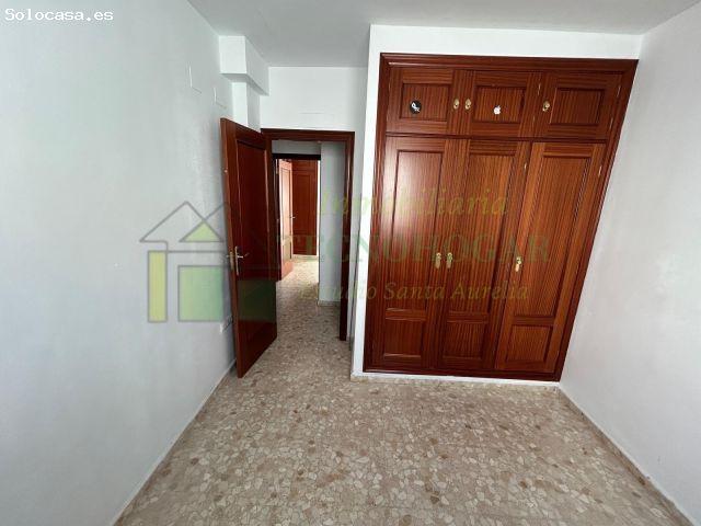 Casa en venta en El Coronil – Amplia vivienda de 3 plantas con garaje, terraza y azotea
