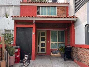 Casa en Venta en El Fortín, Zapopan: Ideal para Familias