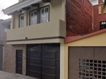 CASA EN VENTA EN EL FRACC. LA FLORESTA, ZAMORA DE HIDALGO, MICH