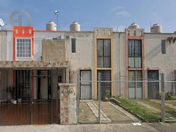 Casa en Venta en el Fracc. Paseos del Valle a 25 min. del Aeropuerto Internacional de Guadalajara