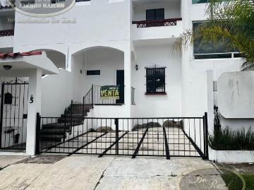 Casa en VENTA en el Fraccionamiento Tulipanes de las Animas