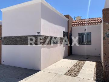 Casa en venta en el Fraccionamiento Altamira cercana al Blvd. Rio Grande