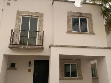 CASA EN VENTA EN EL FRACCIONAMIENTO LA MARINA