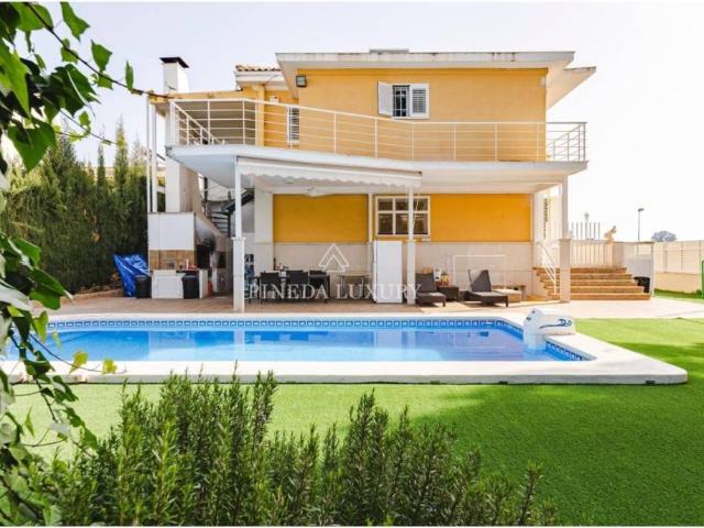 Casa en Venta en El Puig de Santa Maria