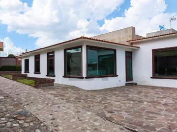 Casa en venta en El Refugio Tlacotepec
