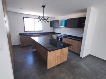 Casa en Venta en El Suspiro, atrás de Plaza San Diego | 3 Recámaras, Roof Garden, 3 Autos