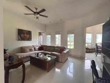 Casa en Venta en el Yerbaniz Santiago N.L