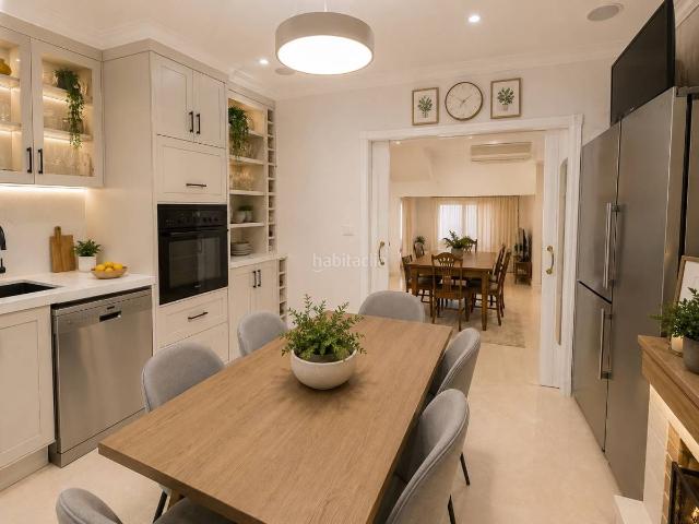 Casa en venta en Elche Elx, Altabix. ADOSADO DE 240 MÂ CON 5 HAB, SÃTANO, BUHARDILLA, PISCINA Y 2 GARAJES. Casas Elche.