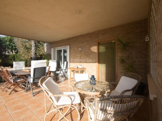 Casa en venta en Elche Elx, Alzabares. Chalet en Alzabares Elche con piscina, pista de pádel y gran parcela. Casas Elche.