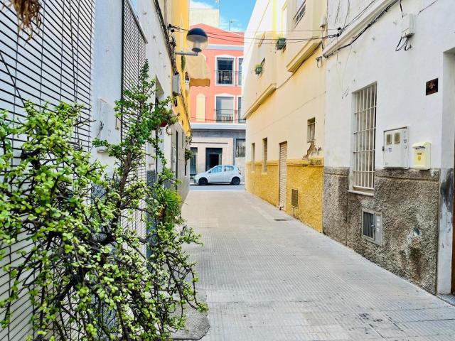 Casa en venta en Elche Elx. CASA PARA RESTAURAR O SOLAR PARA OBRA NUEVA. Casas Elche.