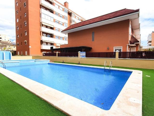 Casa en venta en Elche Elx, Ciutat Universitària. VENTA BUNGALOW ESQUINA, 4 DORM, PISCINA, GARAJE, 100M TERRAZA, KELME ALTABIX. Casas Elche.