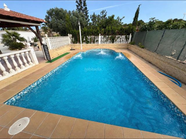 Casa en venta en Elche Elx, La Marina. Casa de Ensueño en La Marina con Piscina y Vistas Impresionantes. Casas Elche.