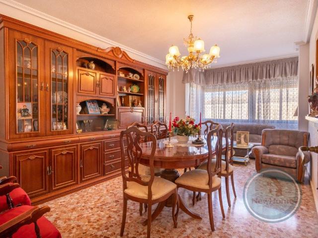 Casa en venta en Elda, San Crispín Huerta Nueva Estación. Vivienda y negocio. Casas.