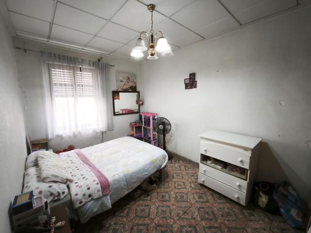 Casa en venta en Elda, Plaza de Toros Avenida Chapí Trinquete. Casa independiente de dos plantas con patio y terraza en zona La Farola Elda. Casas.
