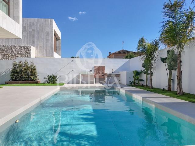 Casa en venta en Eliana l´, El Carme Sant Agustí Bonavista. Vivienda de lujo con piscina privada y diseño de autor en Valencia. Casas Eliana.