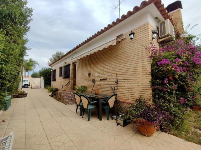 Casa en venta en Eliana l´, El Carme Sant Agustí Bonavista. Habitale te ofrece un chalet en una zona excelente, a tan sólo 15 minutos de Valencia.La parcela, toda urbana, consta de 441 metro. Casas.