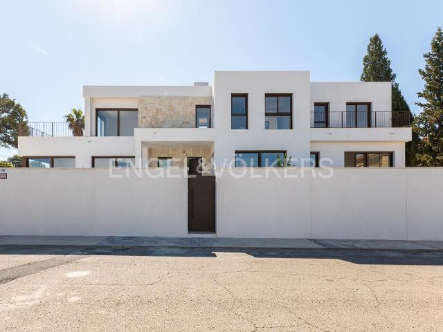 Casa en venta en Eliana l´, Pueblo. Exclusiva Residencia de obra nueva con maravillosas vistas. Casas Eliana.