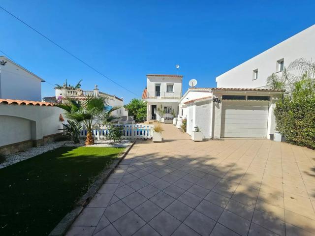 Casa en venta en Empuriabrava, Tordera Fluvià Llobregat Costa Brava. casa a la venta en Empuriabrava. Casas.