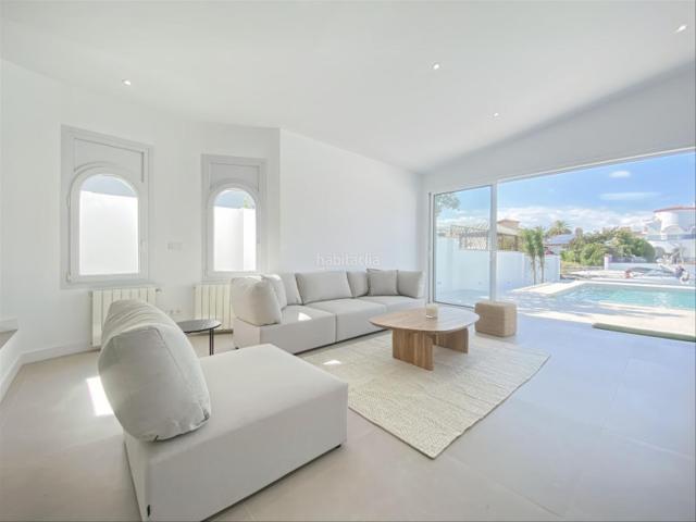Casa en venta en Empuriabrava, Tordera Fluvià Llobregat Costa Brava. Villa completamente reformada con amarre privado situada en la Costa Brava más concretamente en Empuriabrava, el puerto.