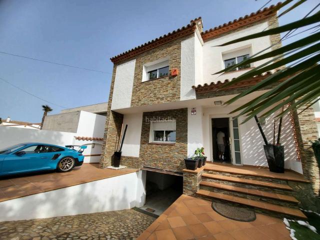 Casa en venta en Empuriabrava, Tordera Fluvià Llobregat Costa Brava. Casa en venta en Empuriabrava con garaje para barco. Casas.