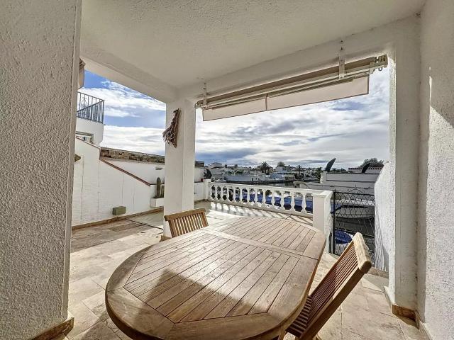 Casa en venta en Empuriabrava al canal ancho Descubra esta m. 150m² Empuriabrava