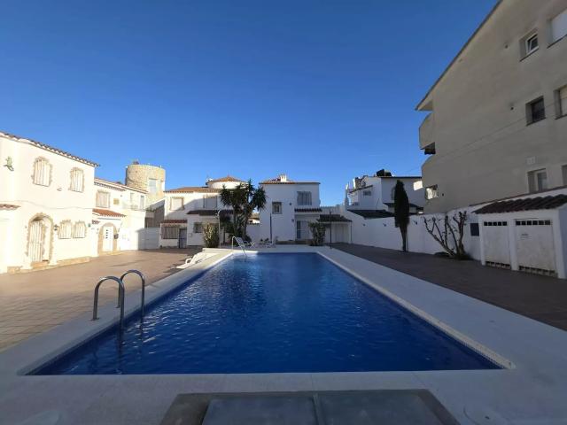 Casa en venta en Empuriabrava al canal ancho Impresionante c. 165m² Empuriabrava
