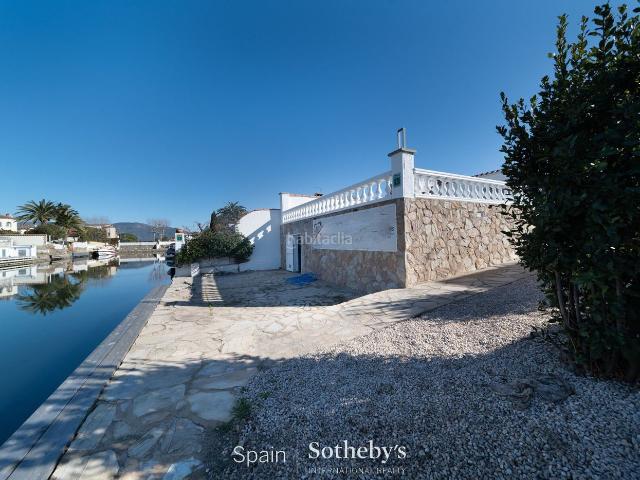 Casa en venta en Empuriabrava, Cap Ras Creus Falconera Costa Brava. Casa con piscina y muelle propio en Empuriabrava. Casas.