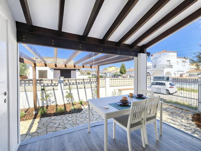 Casa en venta en Empuriabrava, Carlit Montseny Costa Brava. Casa en venta en Empuriabrava. Casas.
