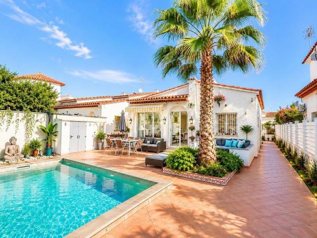Casa en venta en Empuriabrava, Francolí Freser Noguera Costa Brava. Casa con piscina, con o sin amarre. Casas.