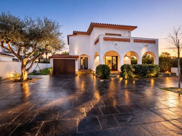 Casa en venta en Empuriabrava Magnífica vivienda situada en. 120m² Empuriabrava