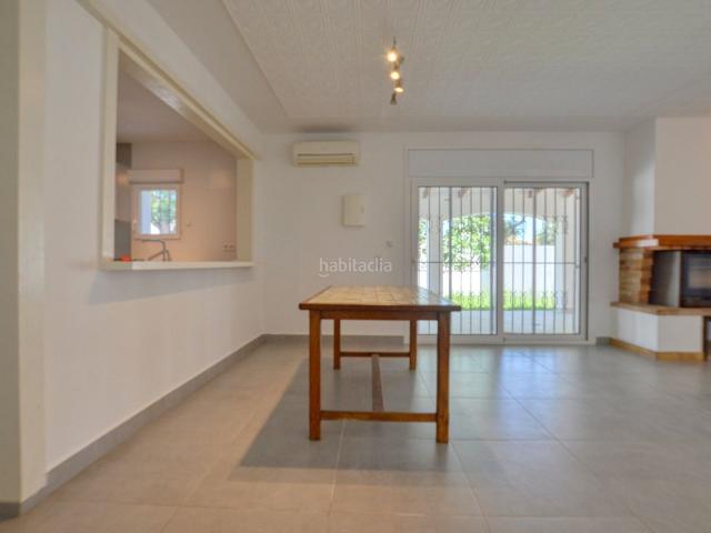 Casa en venta en Empuriabrava, Montgrí Costa Brava. MAISON NON MITOYENNE DE PLAIN PIED AVEC 4 CHAMBRES ET GARAGE DANS SECTEUR RESIDENTIEL D'EMPURIABRAVA. Casas.