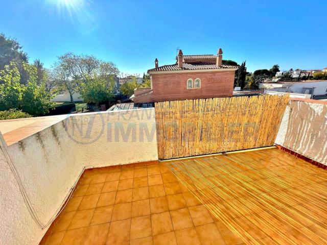 Casa en venta en Empuriabrava, Moxó Sant Mori Costa Brava. Casas.