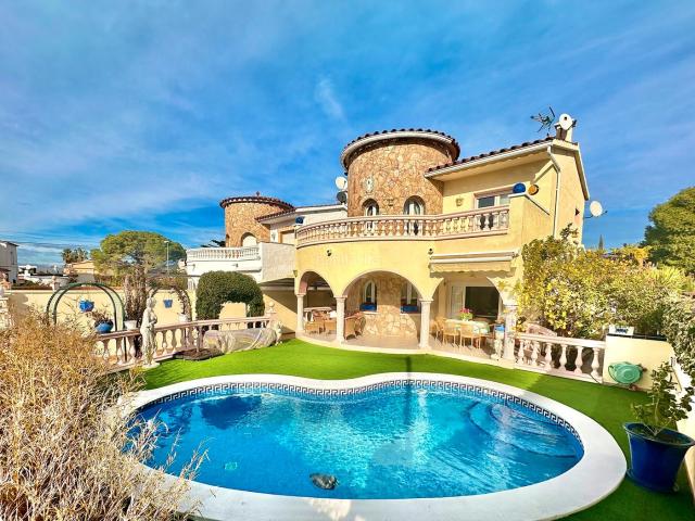 Casa en venta en Empuriabrava, Moxó Sant Mori Costa Brava. Casa en venta en Empuriabrava Girona. Casas.