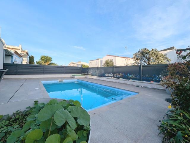 Casa en venta en Empuriabrava, Muga Gran Reserva Badia Costa Brava. Villa moderna con piscina y licencia turística en Empuriabrava. Casas.