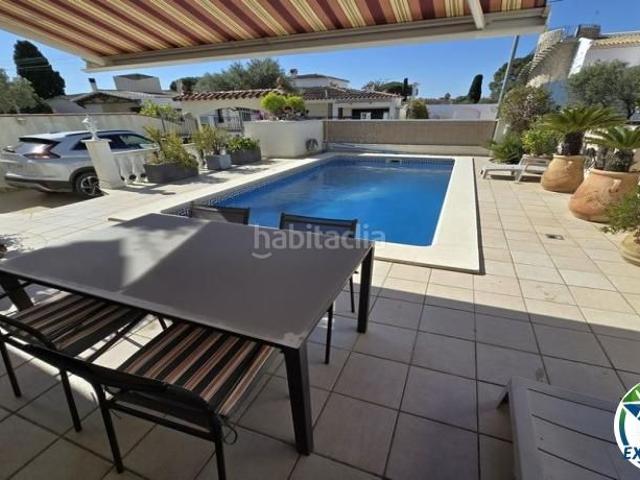 Casa en venta en Empuriabrava, Peni Costa Brava. Casa independiente con licencia turística y piscina en Peni, Empuriabrava. Casas.